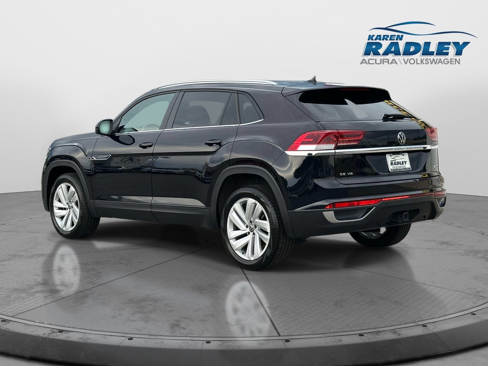 Certified 2020 Volkswagen Atlas Cross Sport SE w/ Towing Package AWD/4WD image 4