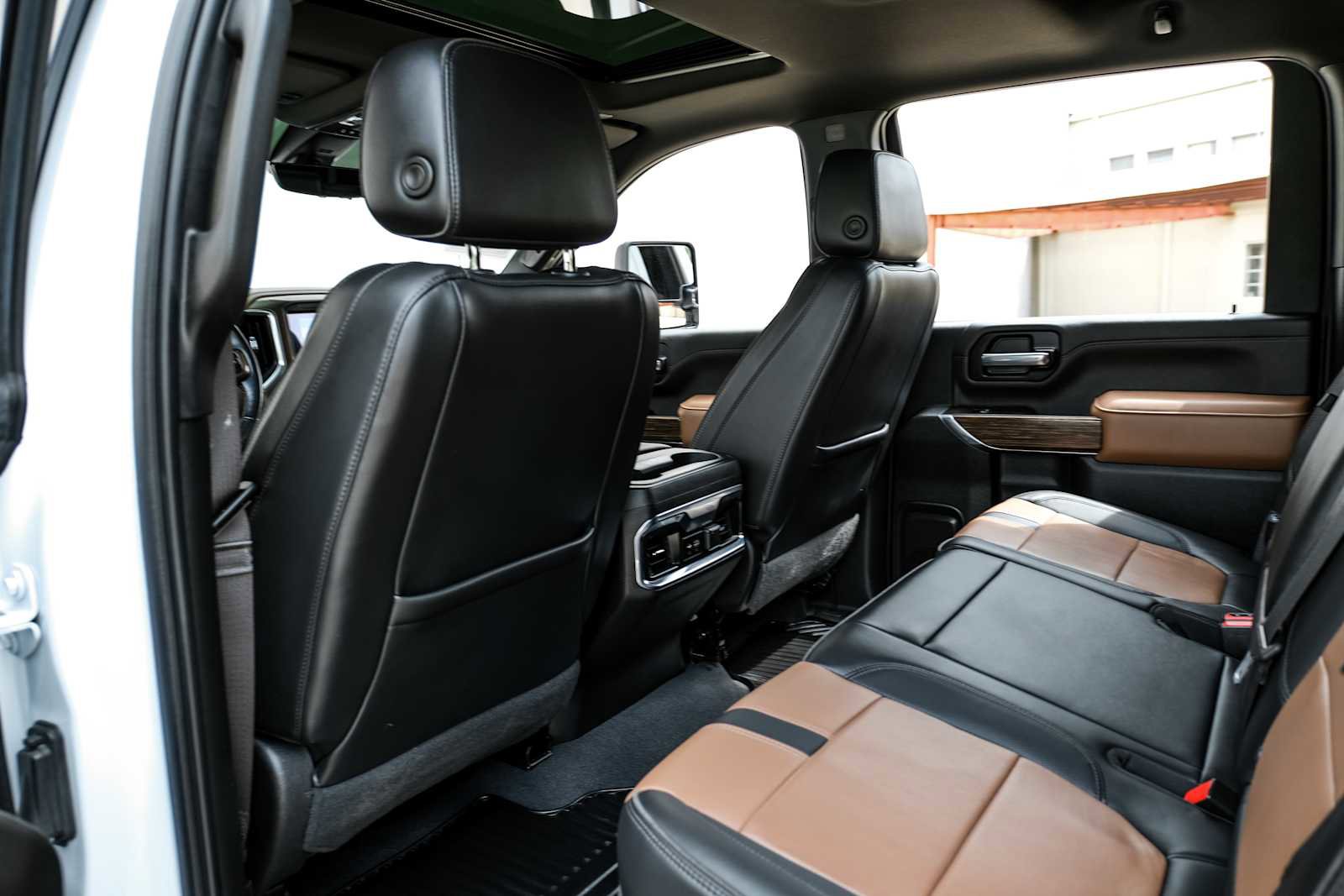 Used 2022 Chevrolet Silverado 3500 High Country AWD/4WD image 40