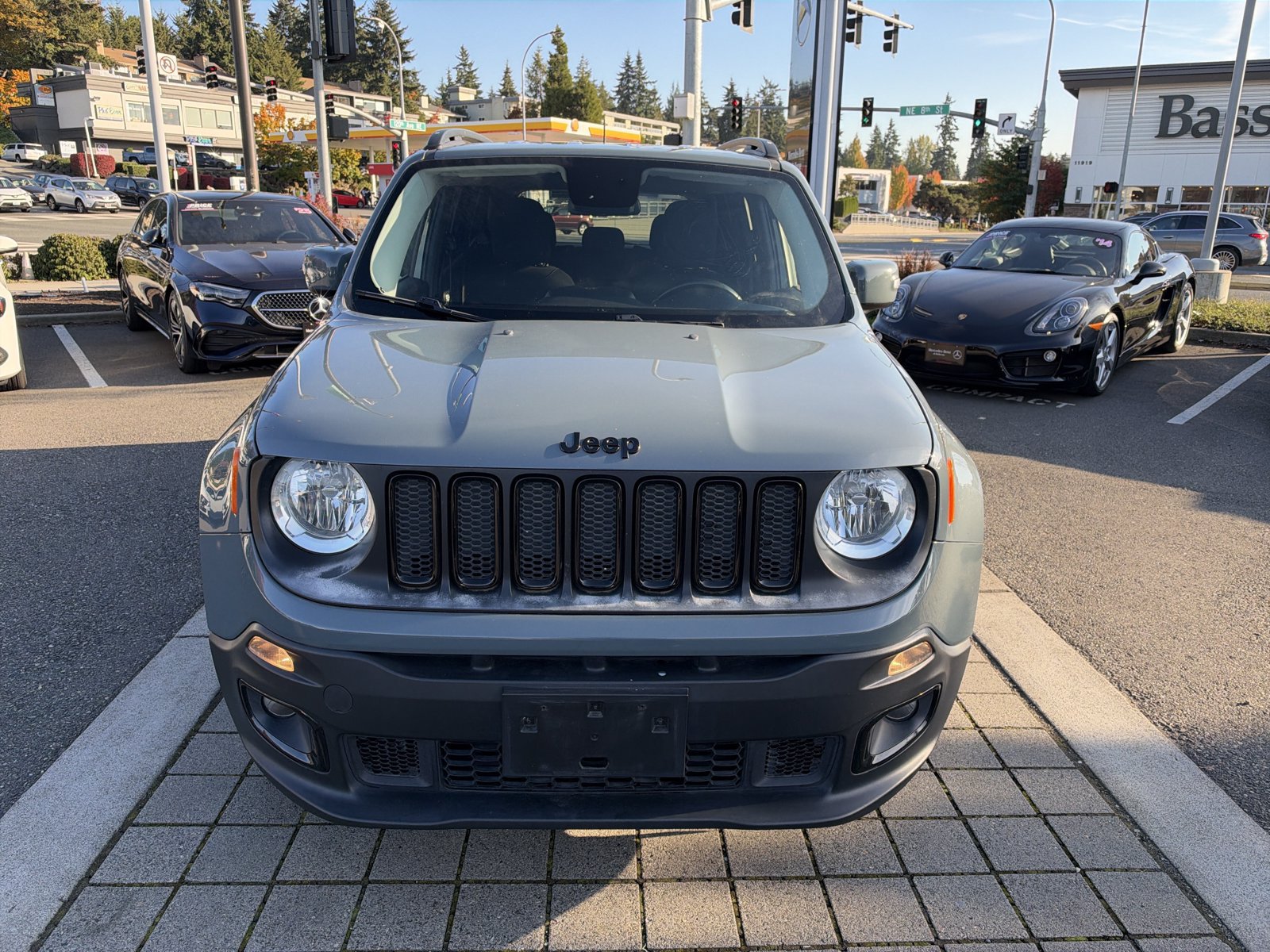 Used 2017 Jeep Renegade Altitude FWD image 2