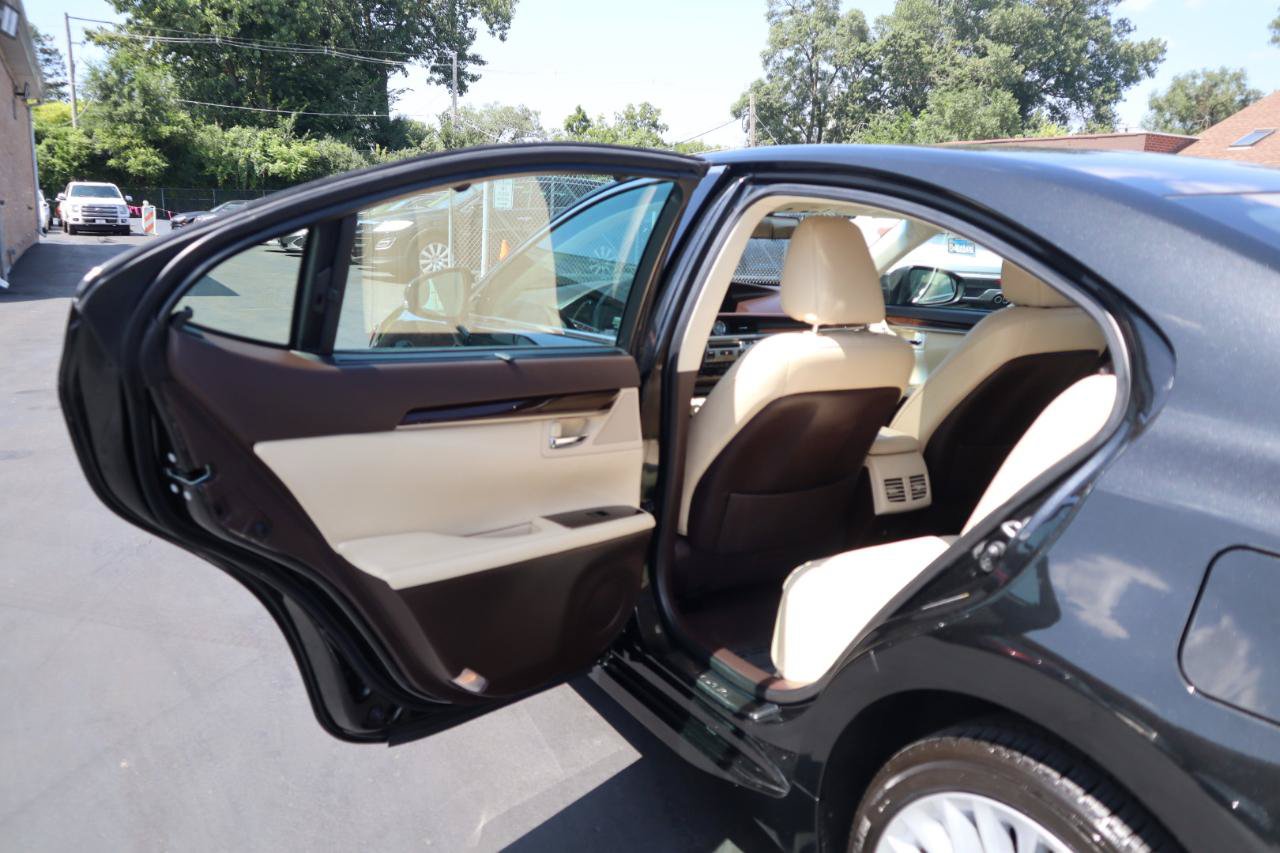 Used 2016 Lexus ES 350 w/ Ultra Luxury Package FWD image 15