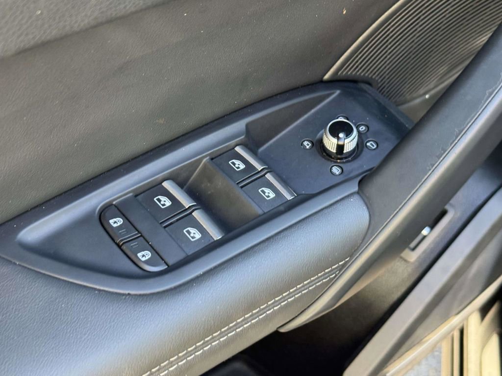 Used 2023 Audi Q5 2.0T Premium Plus w/ Premium Plus Package image 32