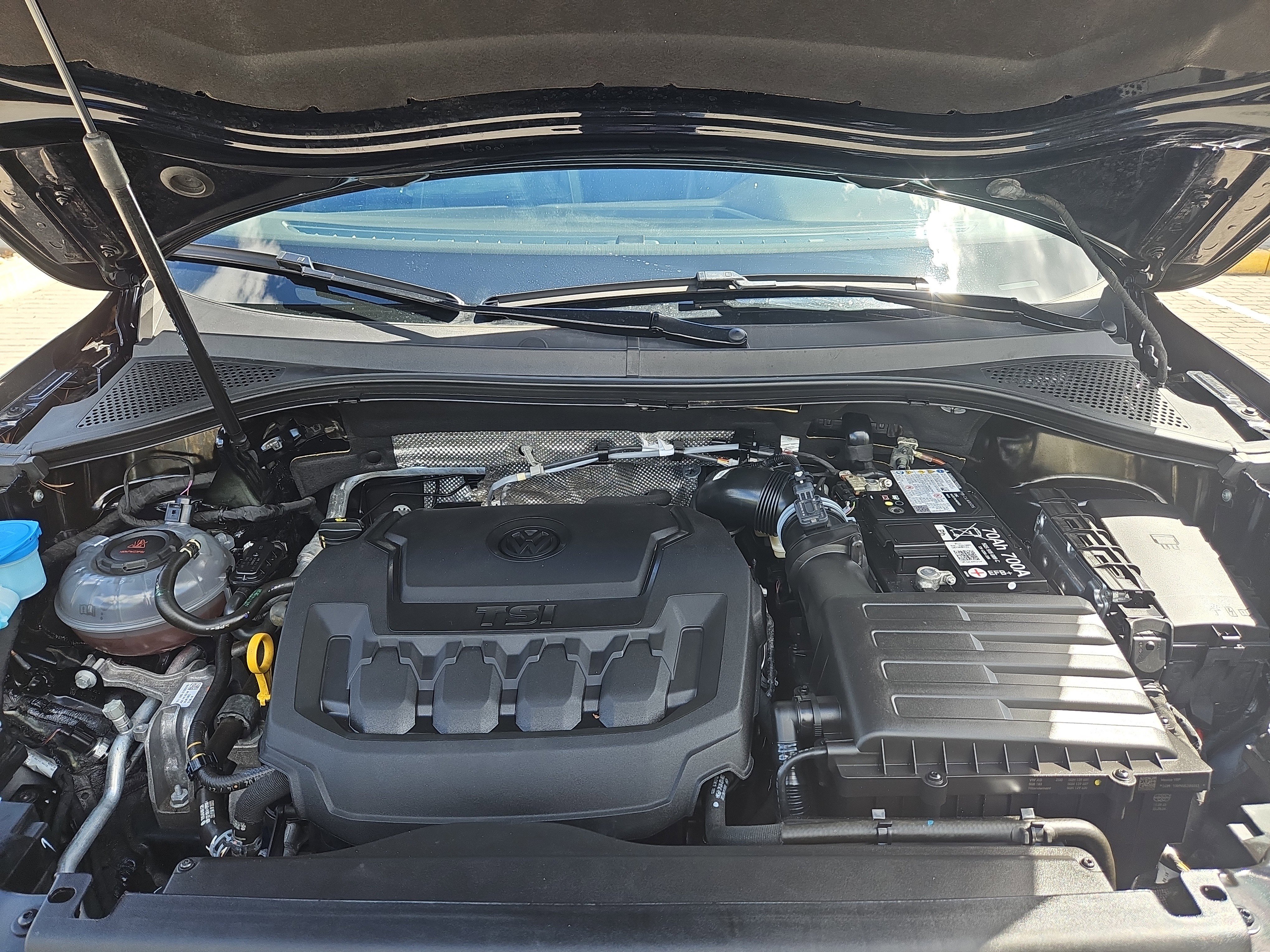Certified 2024 Volkswagen Tiguan SE R-Line AWD/4WD image 35