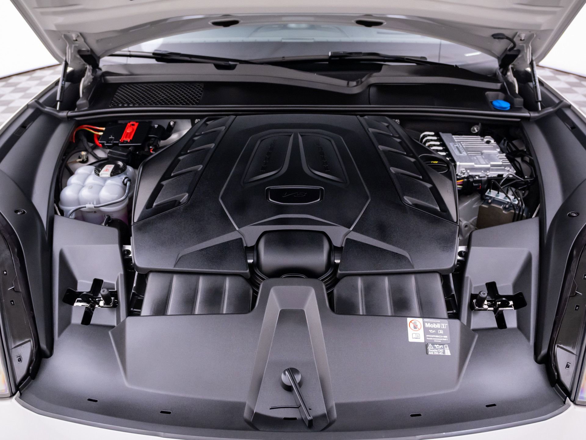 Certified 2025 Porsche Cayenne Turbo GT image 31