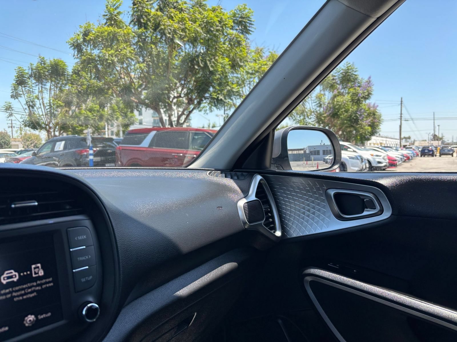 Used 2025 Kia Soul LX w/ LX Technology Package FWD image 35