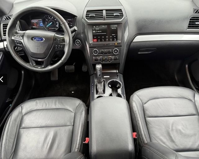 Used 2023 Ford Explorer Limited image 3