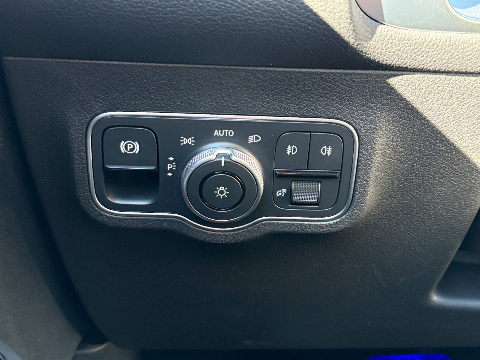 New 2026 Mercedes-Benz GLB 250 4MATIC image 14
