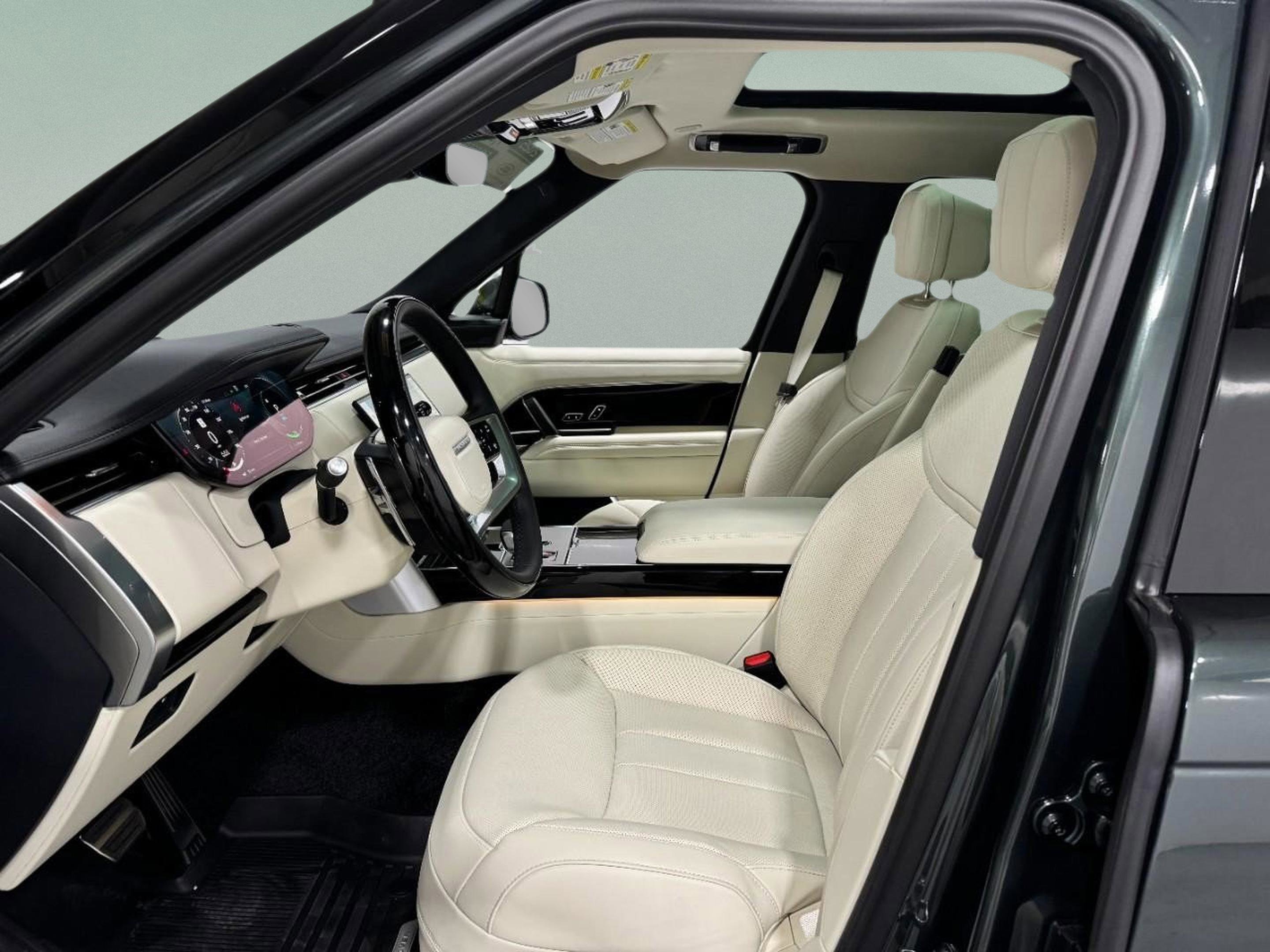 New 2025 Land Rover Range Rover SE image 27