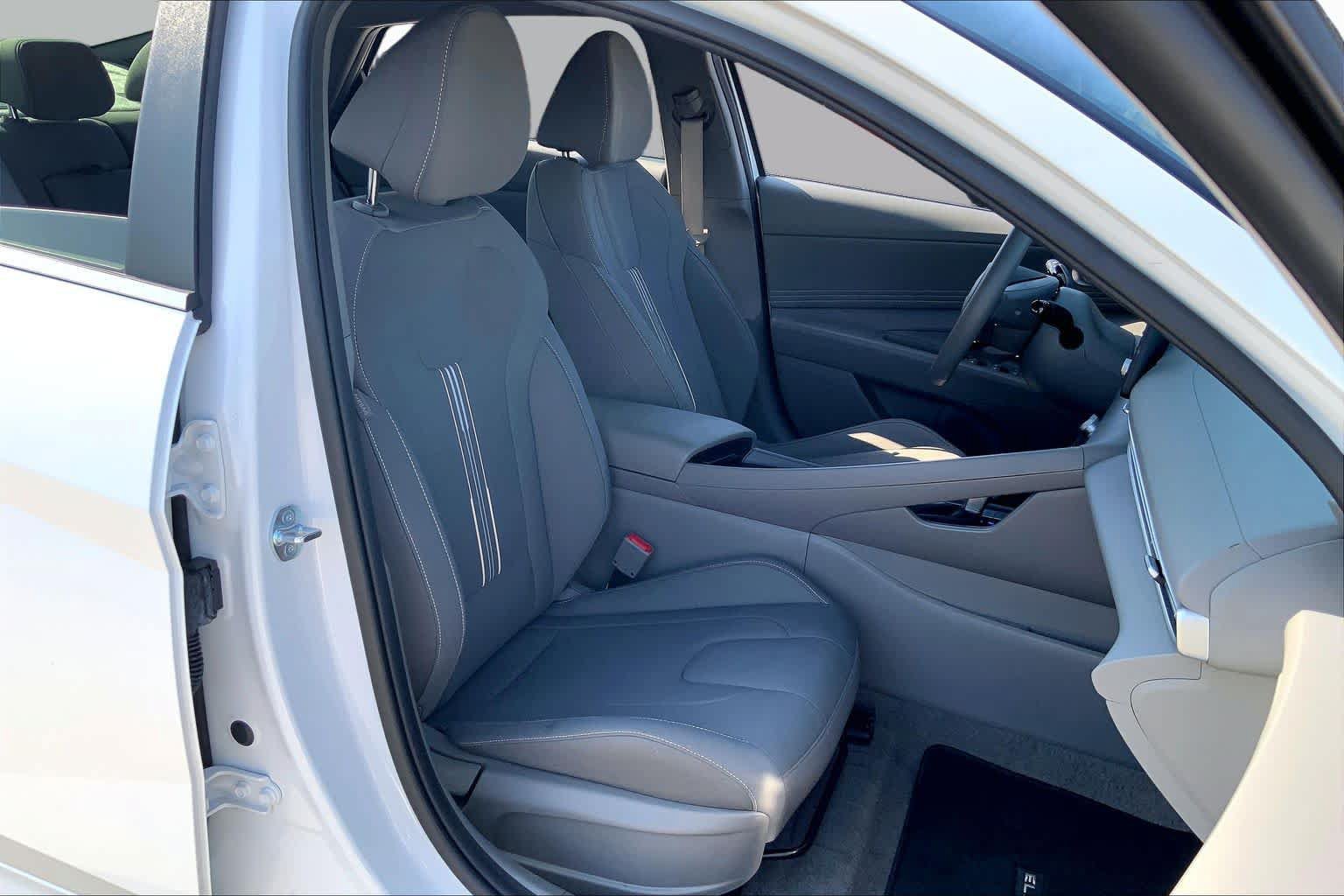 Used 2026 Hyundai Elantra SEL Sport Premium w/ Cargo Package FWD image 9