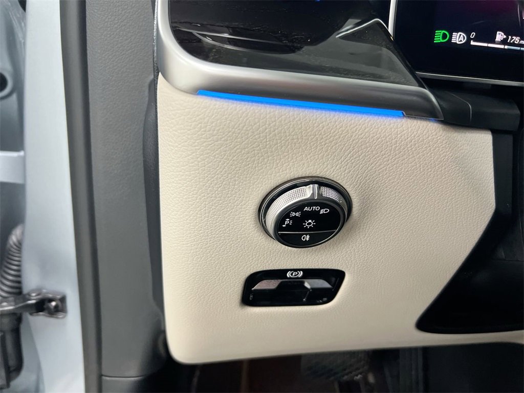 Used 2025 Mercedes-Benz GLC 350e 4MATIC image 18