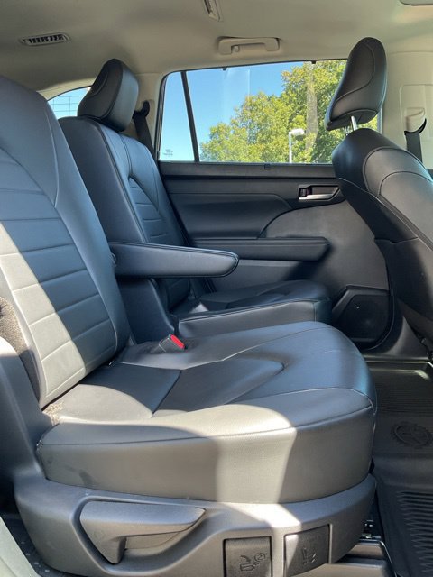 Used 2025 Toyota Highlander XLE FWD image 20