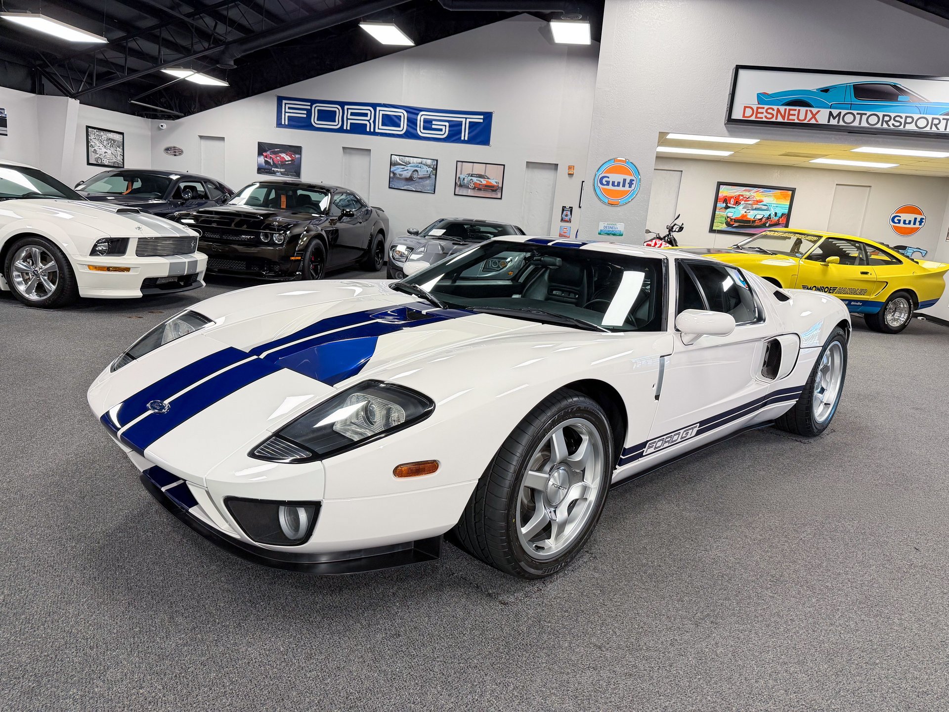 Used 2005 Ford GT RWD image 33