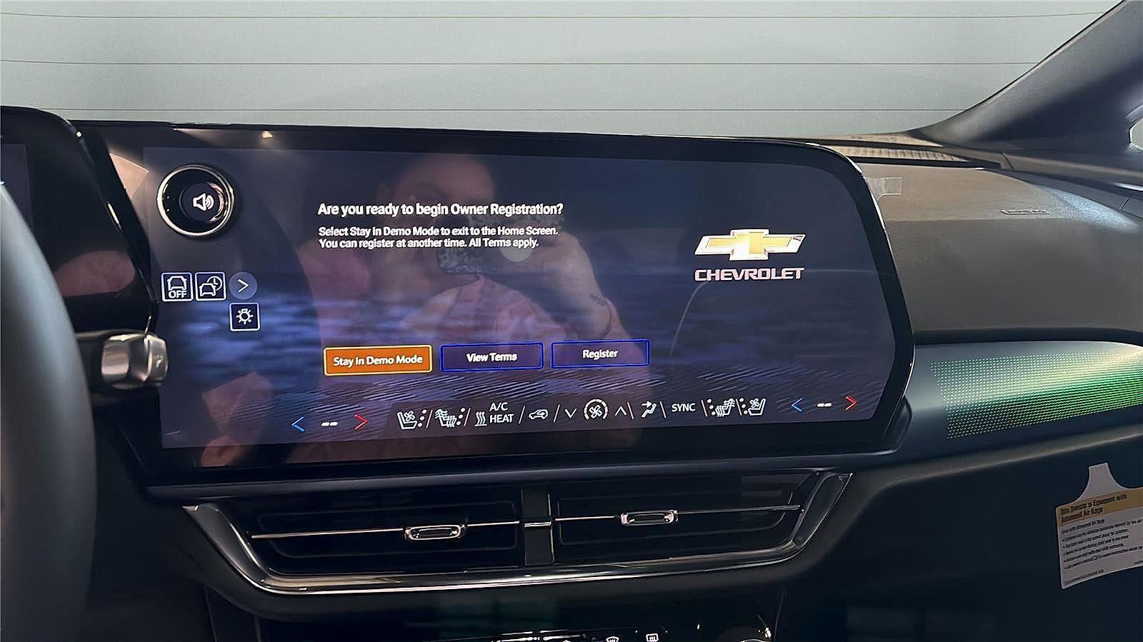 New 2026 Chevrolet Equinox EV LT image 18