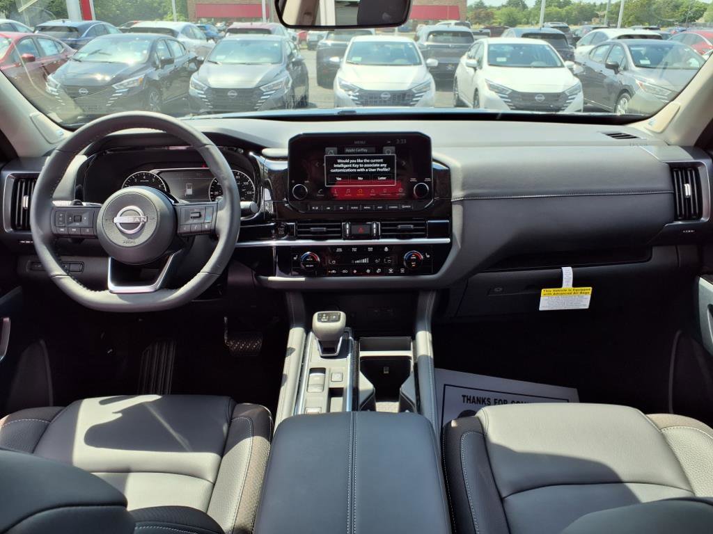 New 2025 Nissan Pathfinder SL w/ SL Premium Package image 6