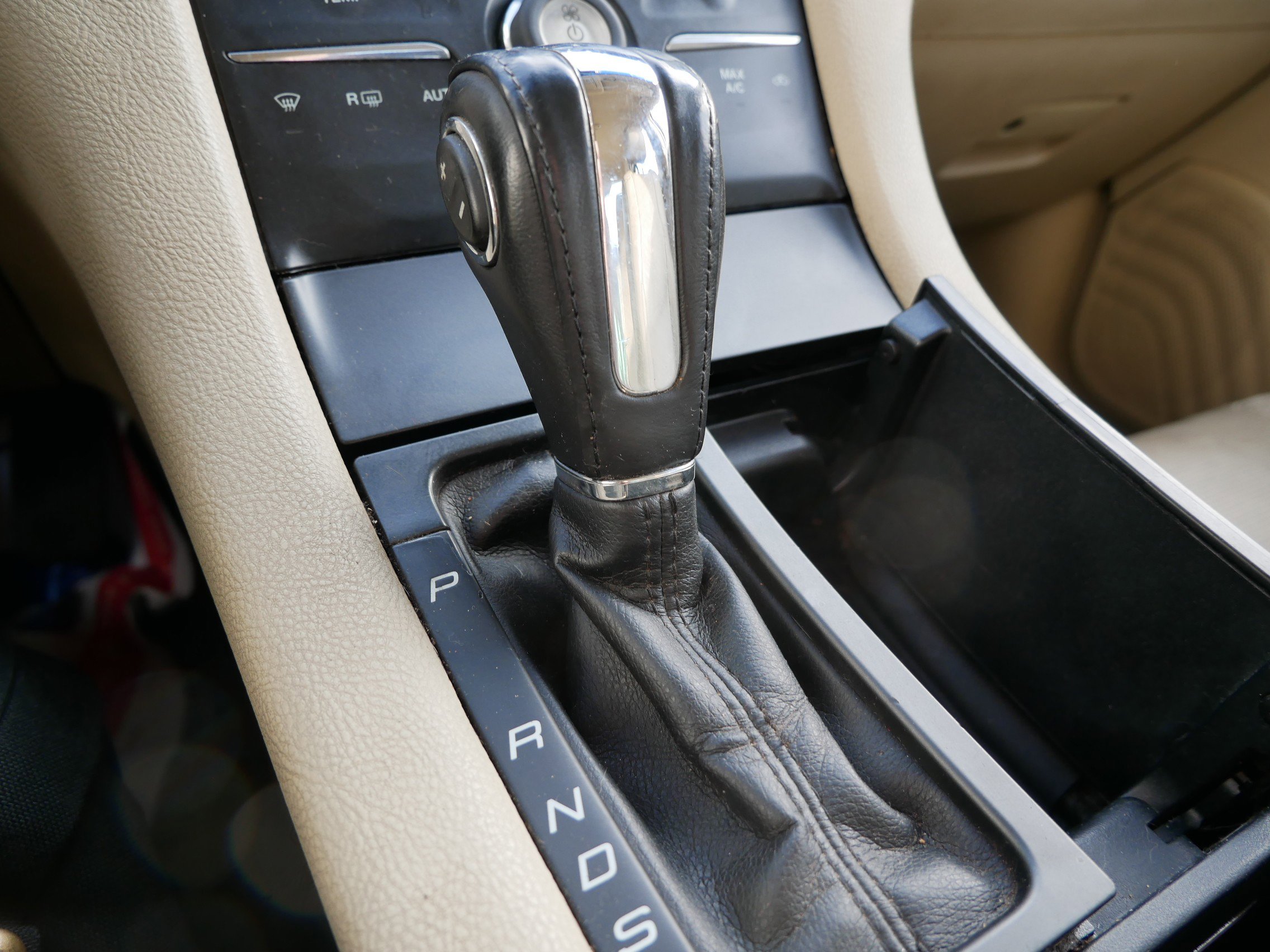 Used 2016 Ford Taurus Limited image 16