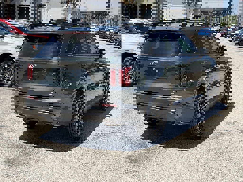 Certified 2023 Kia Sorento S w/ Panoramic Sunroof Package image 5