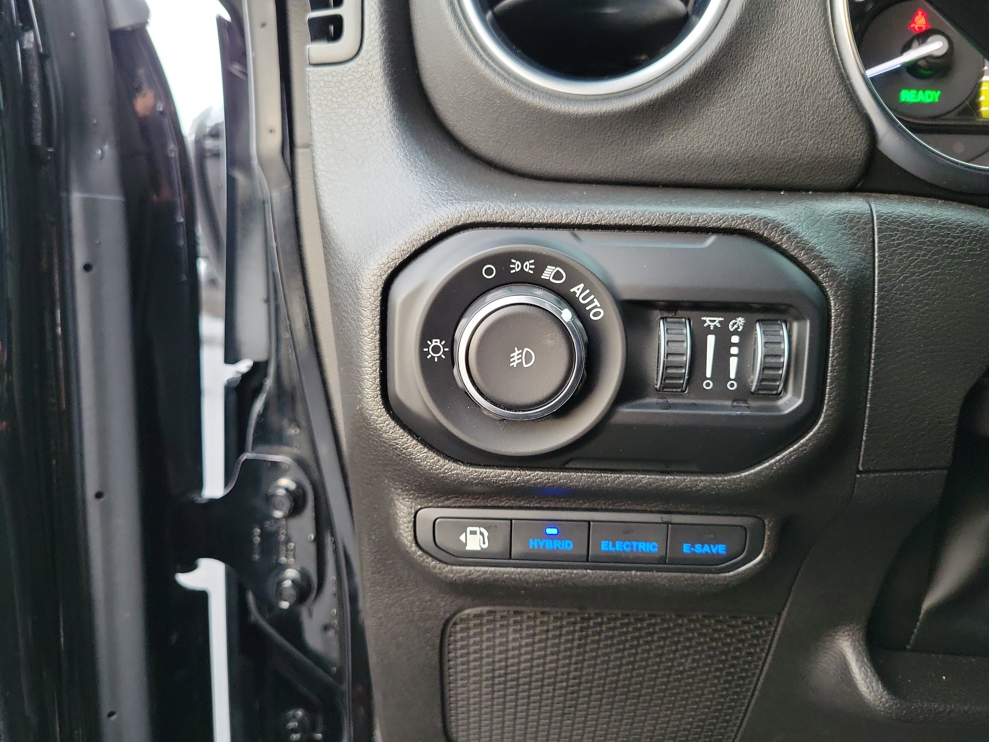 Used 2022 Jeep Wrangler Unlimited Sahara w/ Cold Weather Group image 20