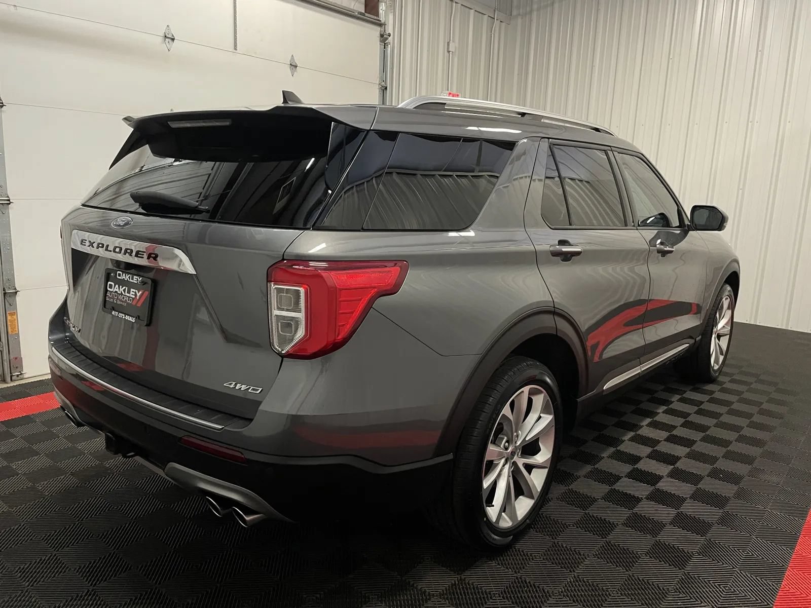 Used 2023 Ford Explorer Platinum w/ Technology Package AWD/4WD image 4