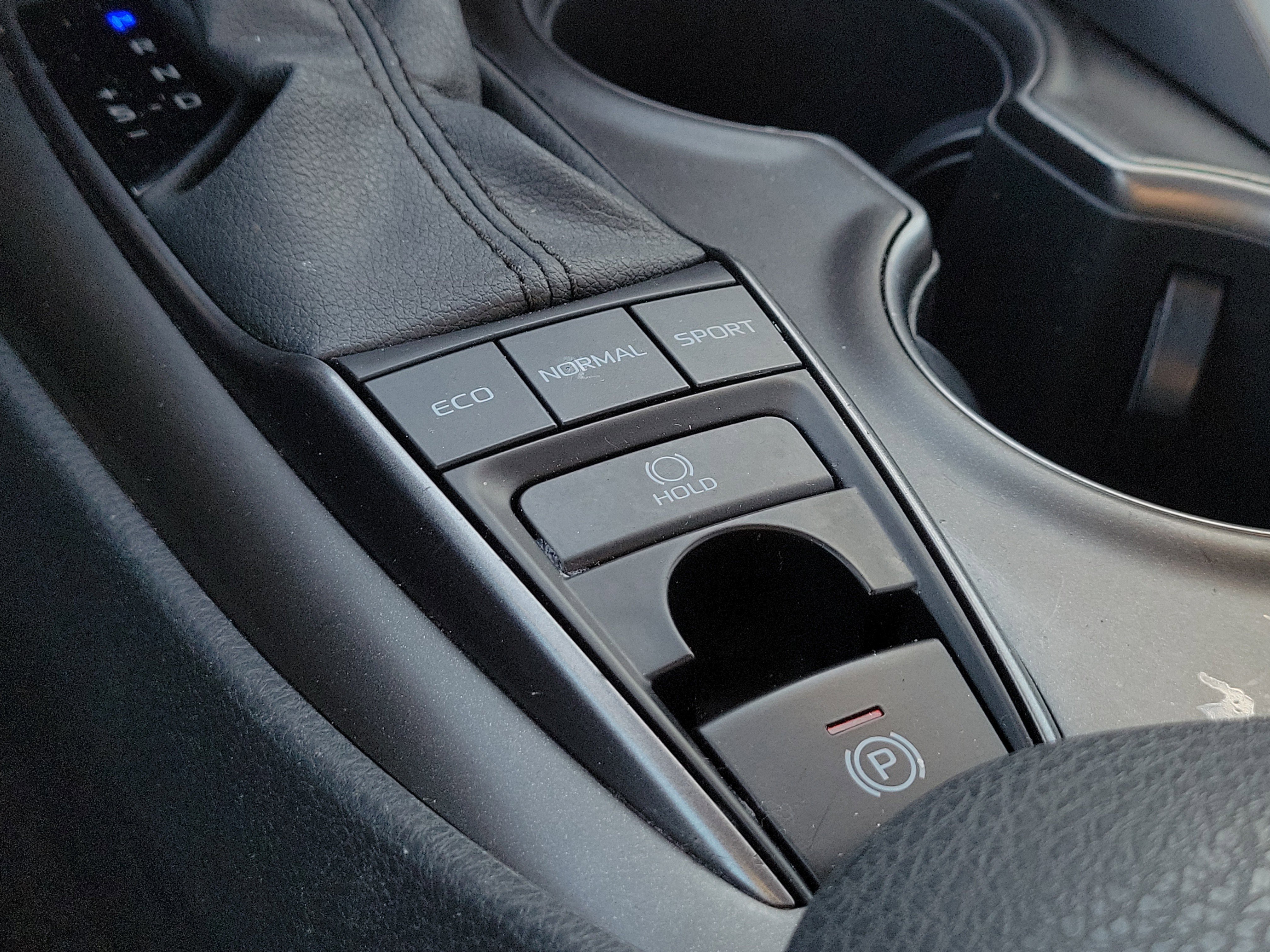 Used 2023 Toyota Camry SE w/ Cold Weather Package image 30