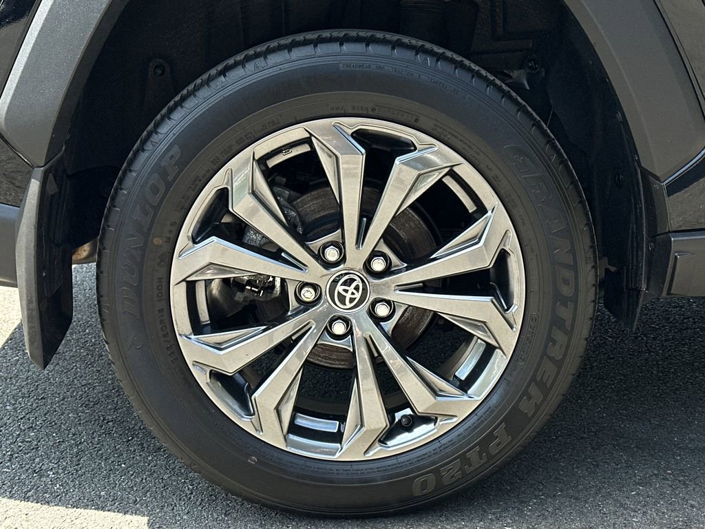 Used 2022 Toyota RAV4 XLE Premium image 9