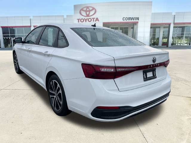 Used 2025 Volkswagen Jetta Sport FWD image 3