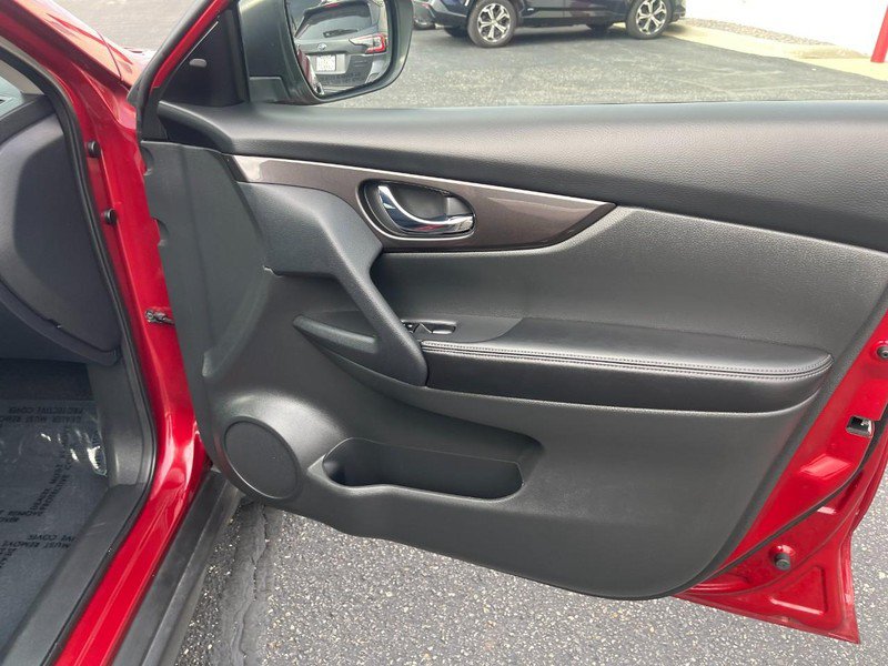 Used 2019 Nissan Rogue SV w/ Premium Package FWD image 9