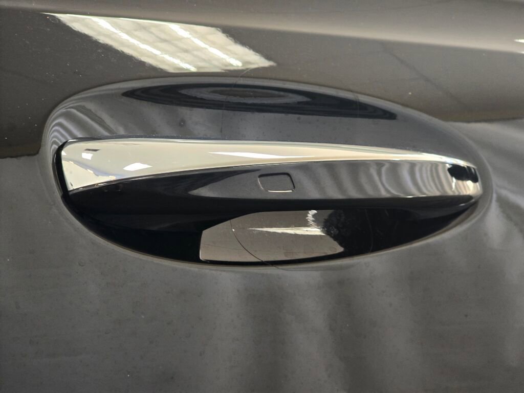 Used 2025 Mercedes-Benz GLB 250 4MATIC image 30