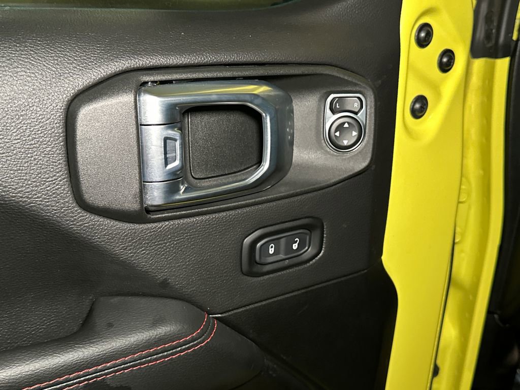 Used 2023 Jeep Wrangler Unlimited Rubicon w/ Cold Weather Group AWD/4WD image 15