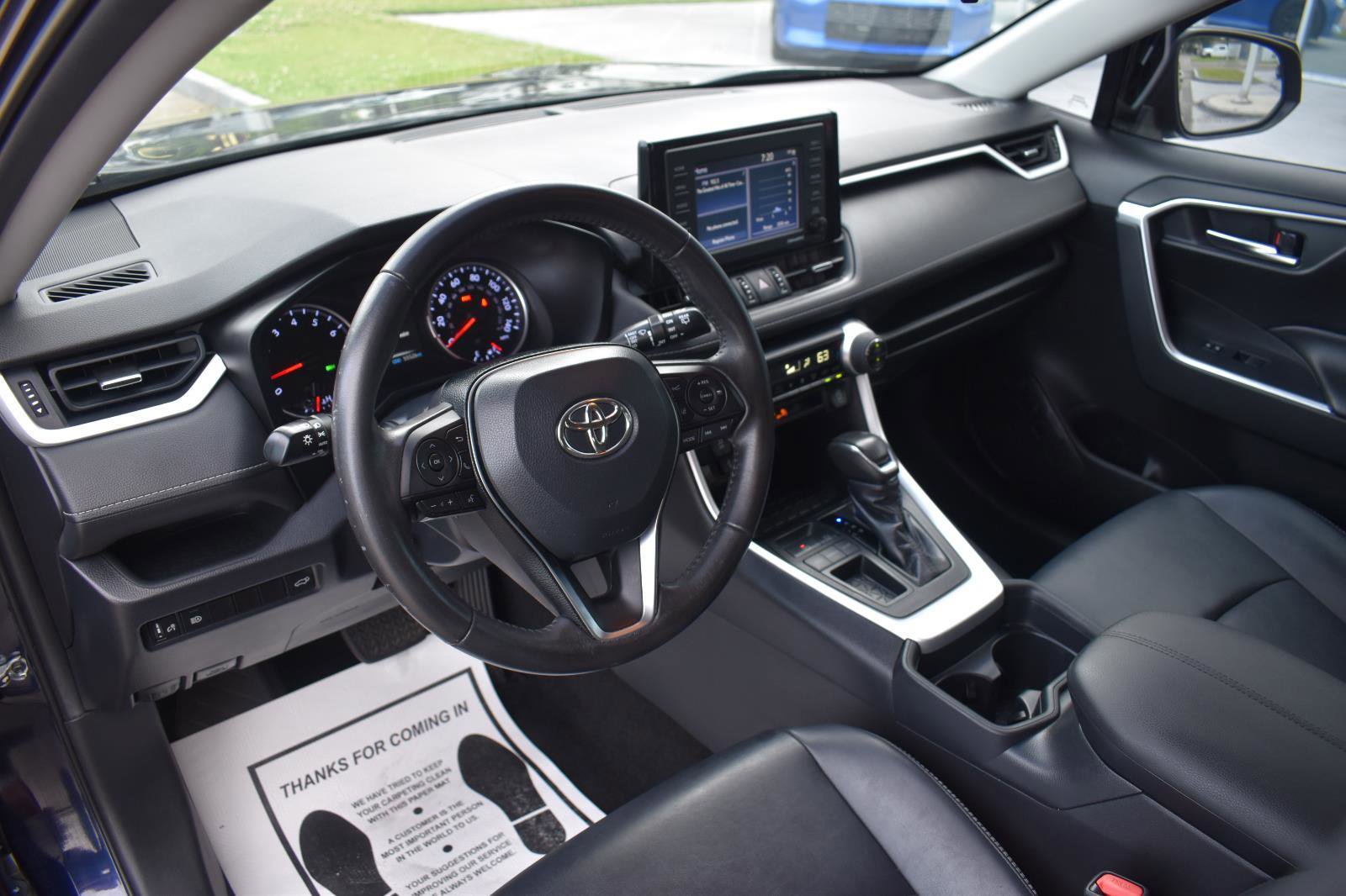 Used 2020 Toyota RAV4 XLE Premium FWD image 30