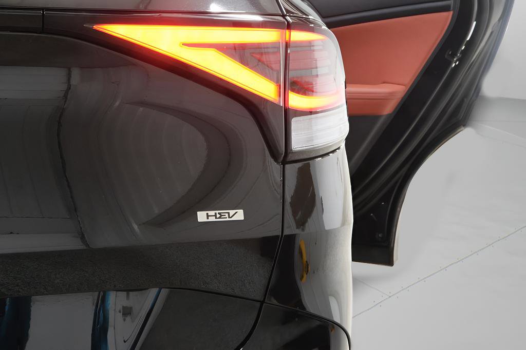 Used 2025 Kia Sportage SX Prestige image 35