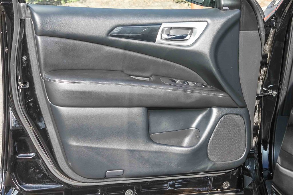 Used 2020 Nissan Pathfinder SV image 27