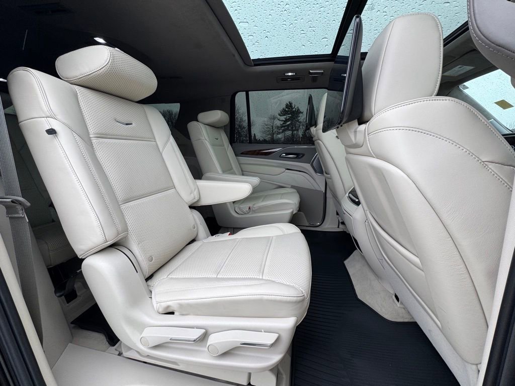 Used 2024 Cadillac Escalade ESV Sport Platinum w/ LPO, ONYX Package AWD/4WD image 34