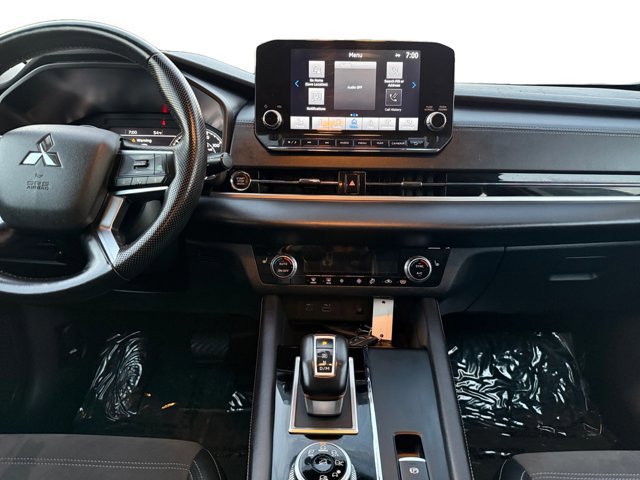 Used 2024 Mitsubishi Outlander SE image 16