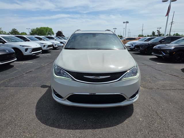 Used 2020 Chrysler Pacifica Limited FWD image 2