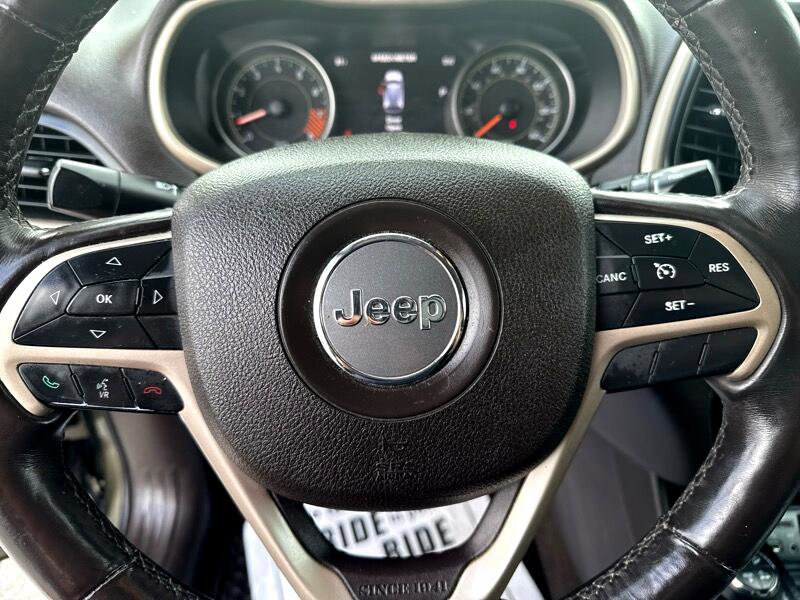 Used 2015 Jeep Cherokee Trailhawk w/ Comfort/Convenience Group image 18