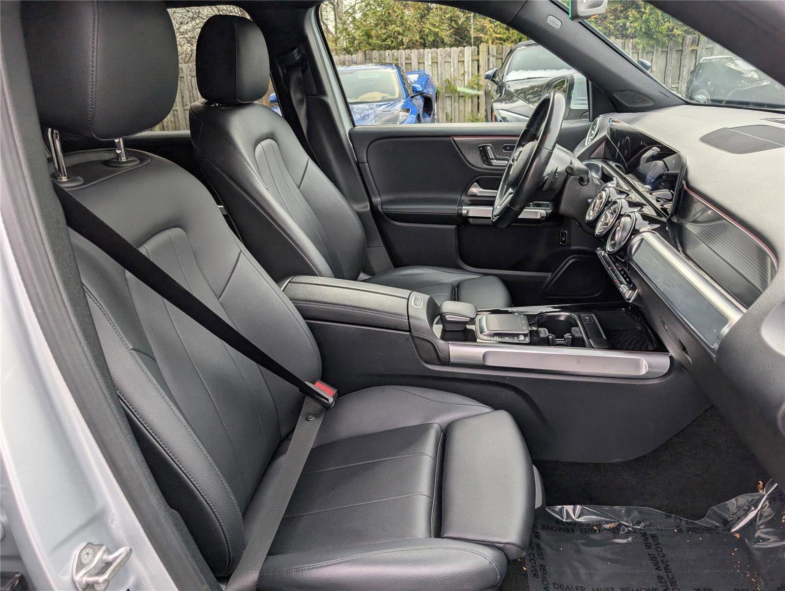 Used 2021 Mercedes-Benz GLB 250 4MATIC image 11