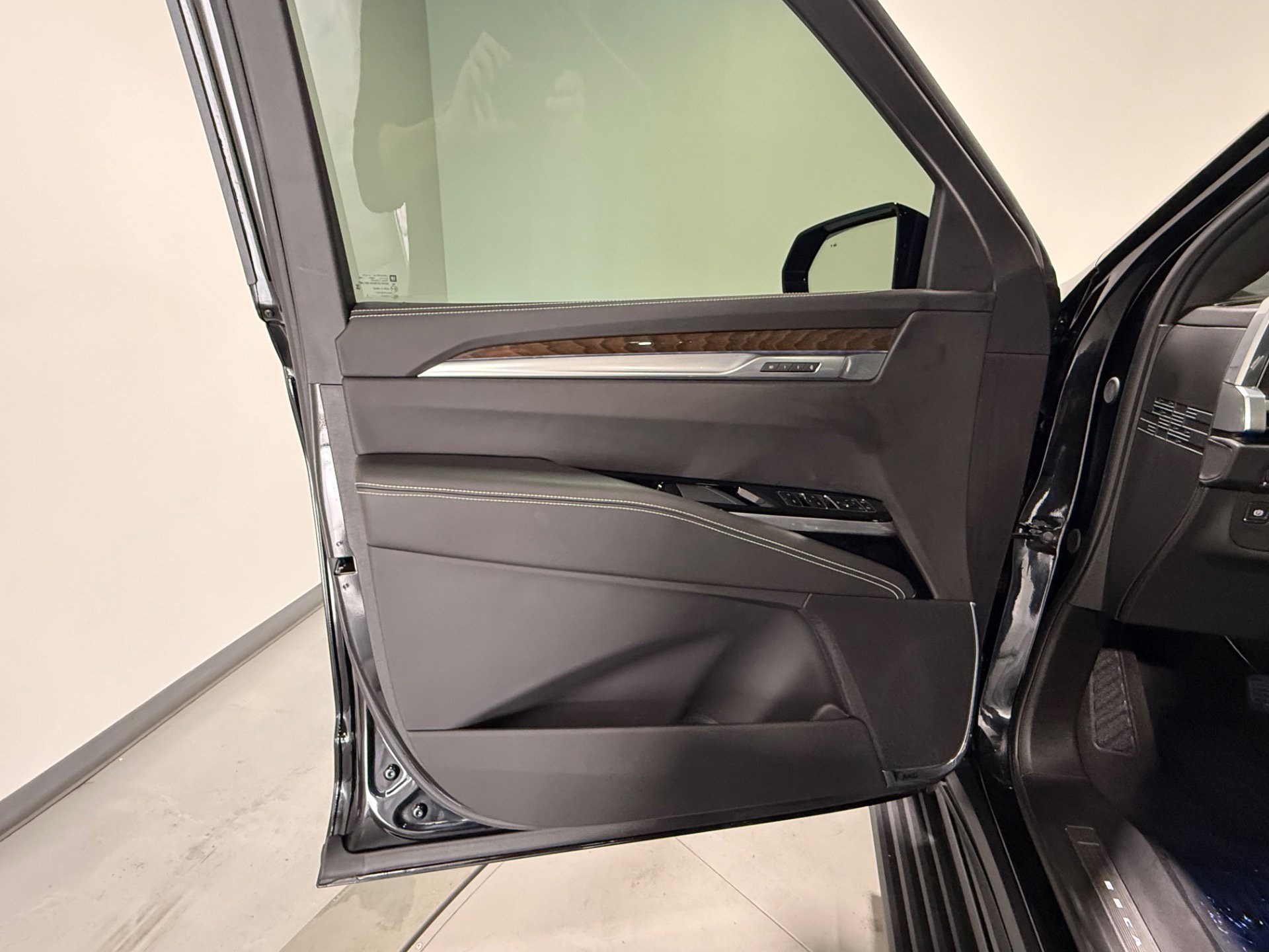 Used 2025 Cadillac Escalade Sport Platinum w/ LPO, ONYX Package image 20