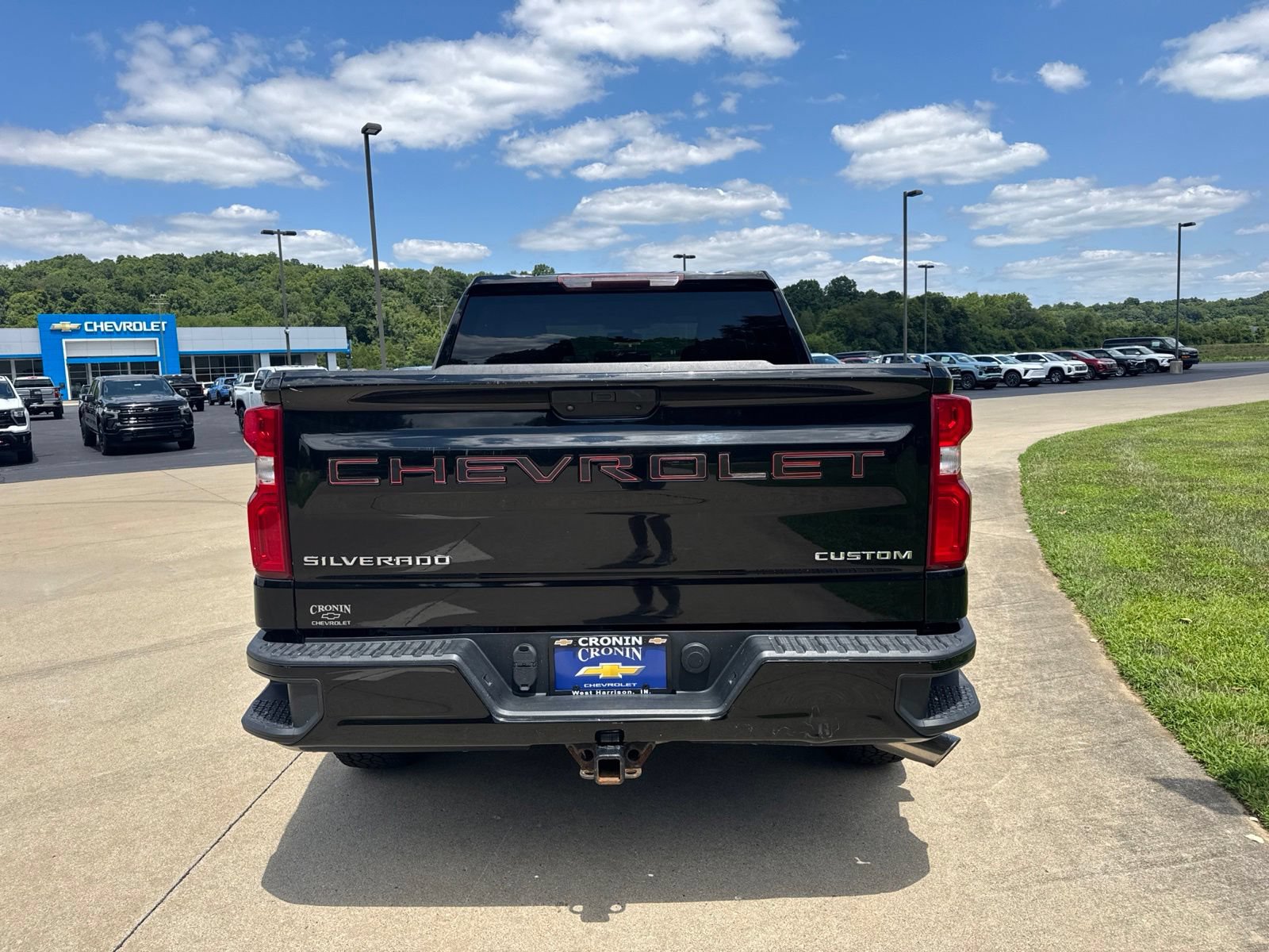 Used 2019 Chevrolet Silverado 1500 Custom w/ Custom Value Package AWD/4WD image 6