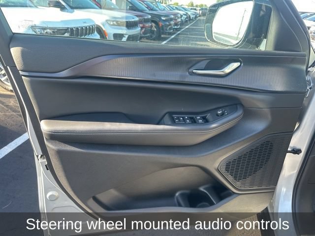 Used 2024 Jeep Grand Cherokee Altitude AWD/4WD image 10
