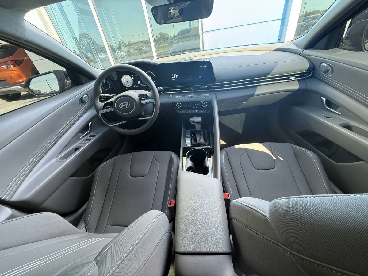 Used 2024 Hyundai Elantra SEL w/ Convenience Package image 14