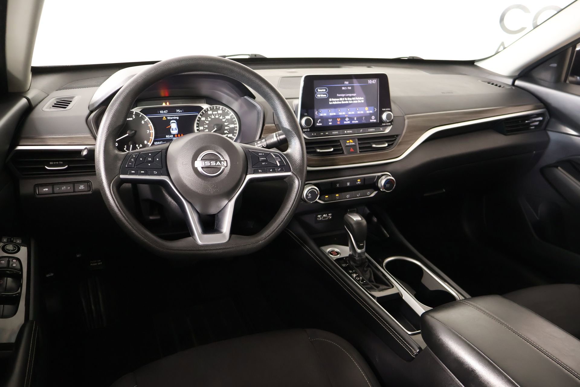 Used 2023 Nissan Altima 2.5 SV FWD image 2