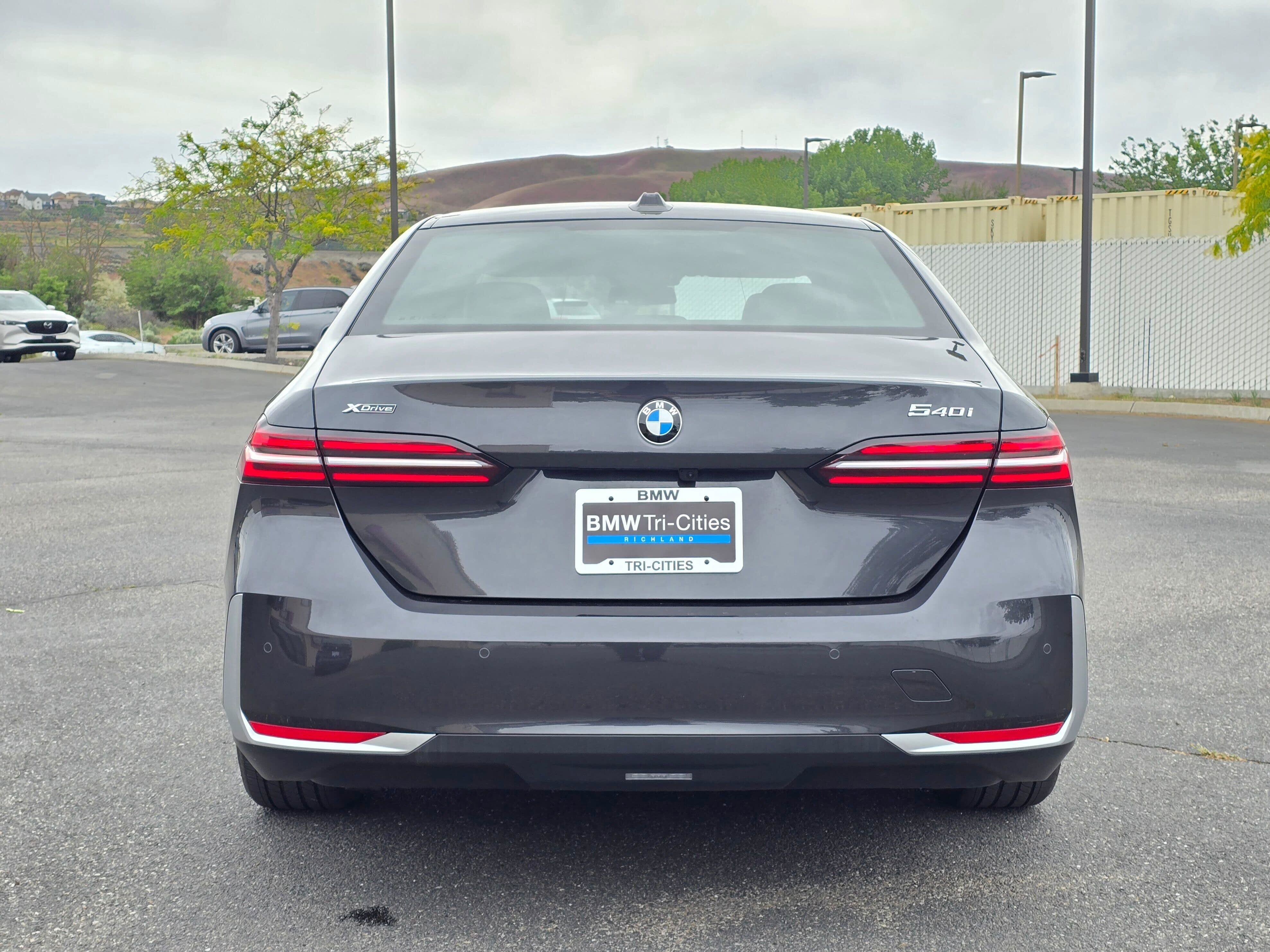 Used 2025 BMW 540i xDrive w/ Premium Package AWD/4WD image 5