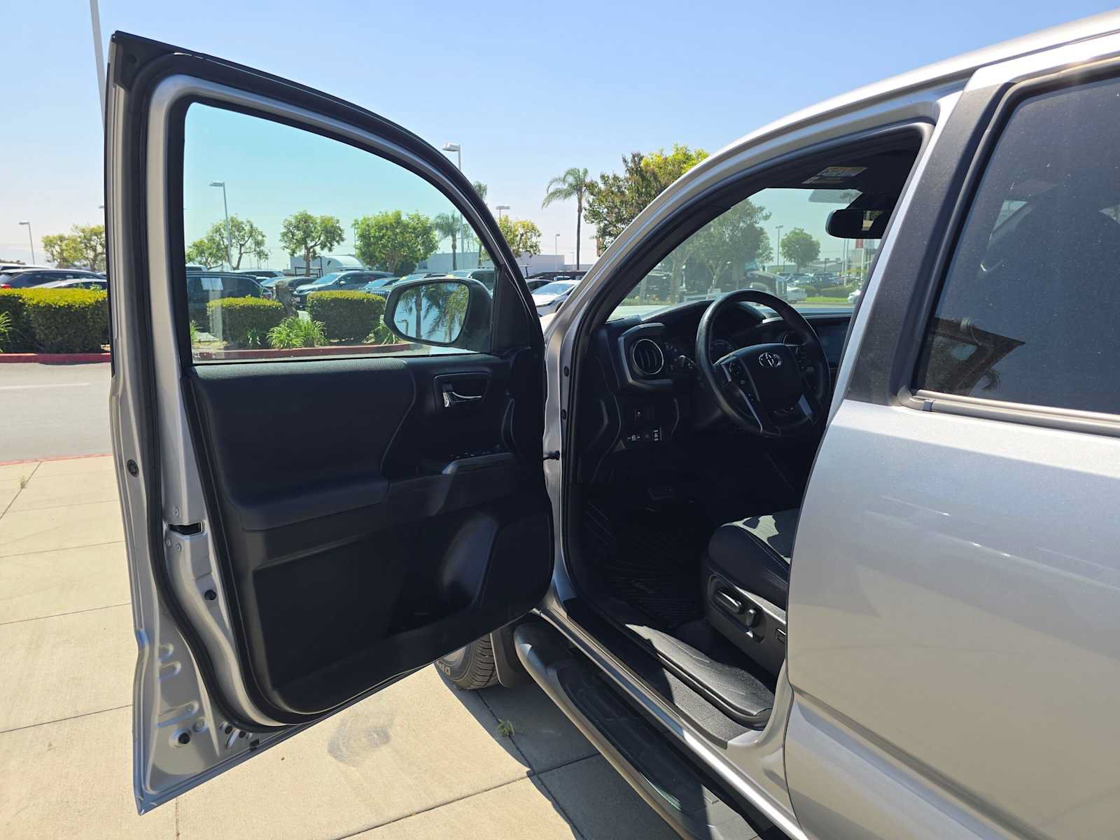 Used 2020 Toyota Tacoma TRD Sport w/ Technology Package RWD image 21
