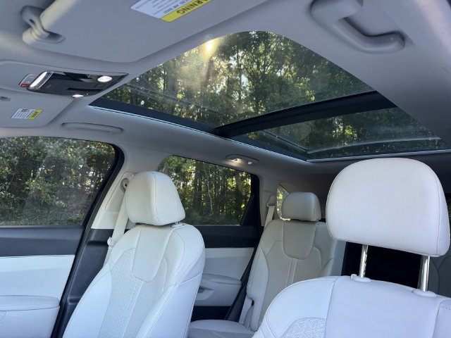 Certified 2023 Kia Sorento S w/ Panoramic Sunroof Package FWD image 17