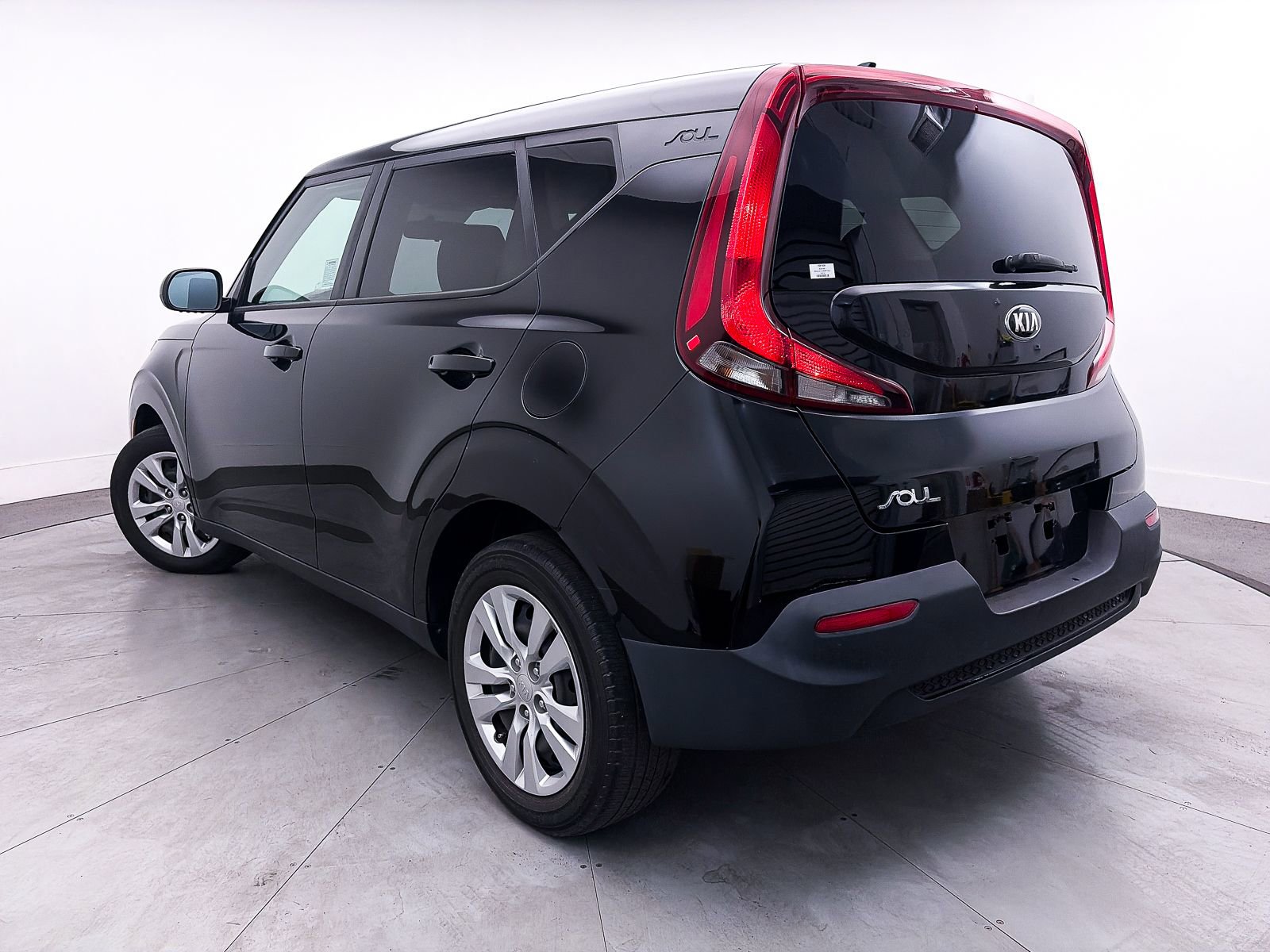 Used 2020 Kia Soul LX image 2