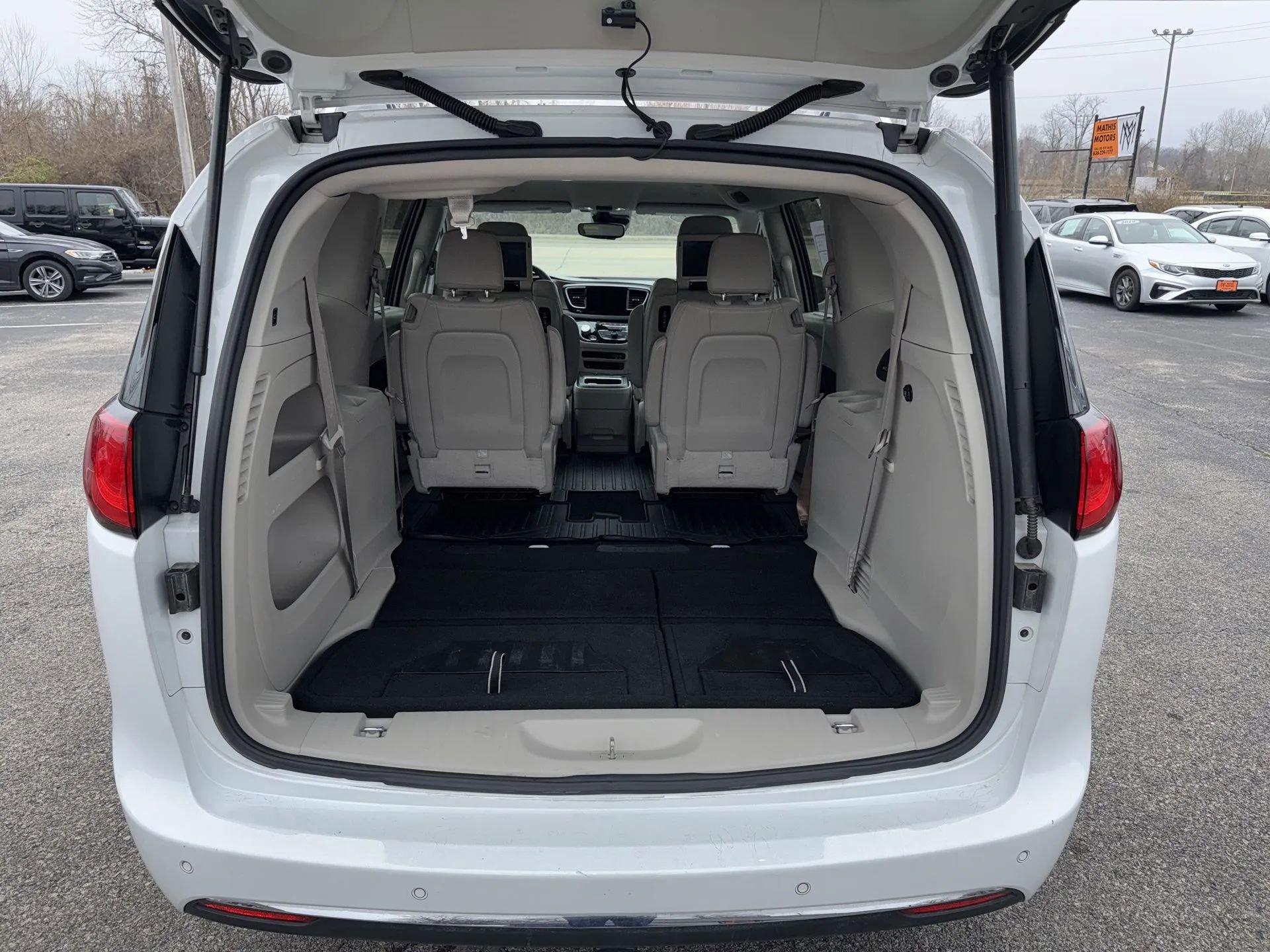 Used 2018 Chrysler Pacifica Touring-L Plus w/ Advanced Safetytec Group image 21