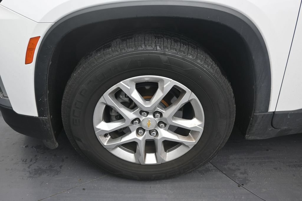 Used 2023 Chevrolet Traverse LS FWD image 9