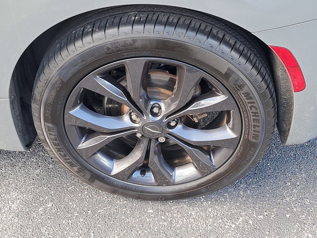 Used 2020 Chrysler Pacifica Touring-L w/ S Appearance Package image 5