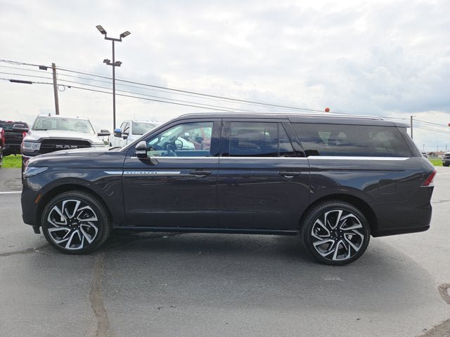 Used 2026 Lincoln Navigator L Reserve AWD/4WD image 3