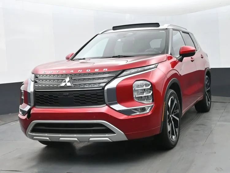 Used 2024 Mitsubishi Outlander SEL image 1