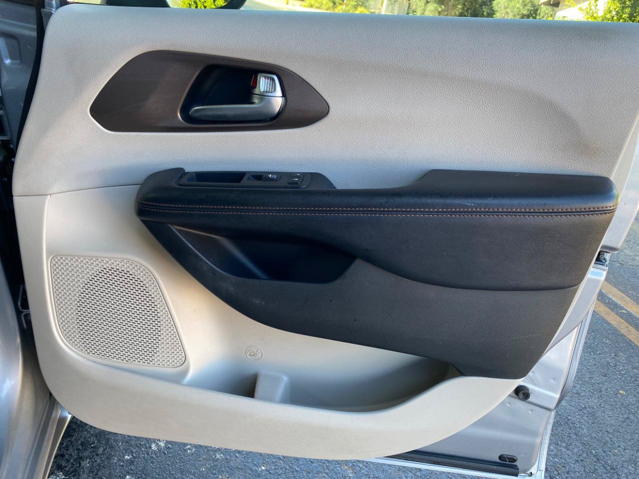 Used 2019 Chrysler Pacifica LX w/ Tire & Wheel Group FWD image 39